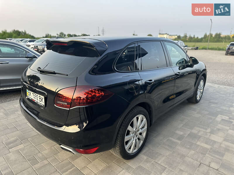 Внедорожник / Кроссовер Porsche Cayenne 2011 в Ровно