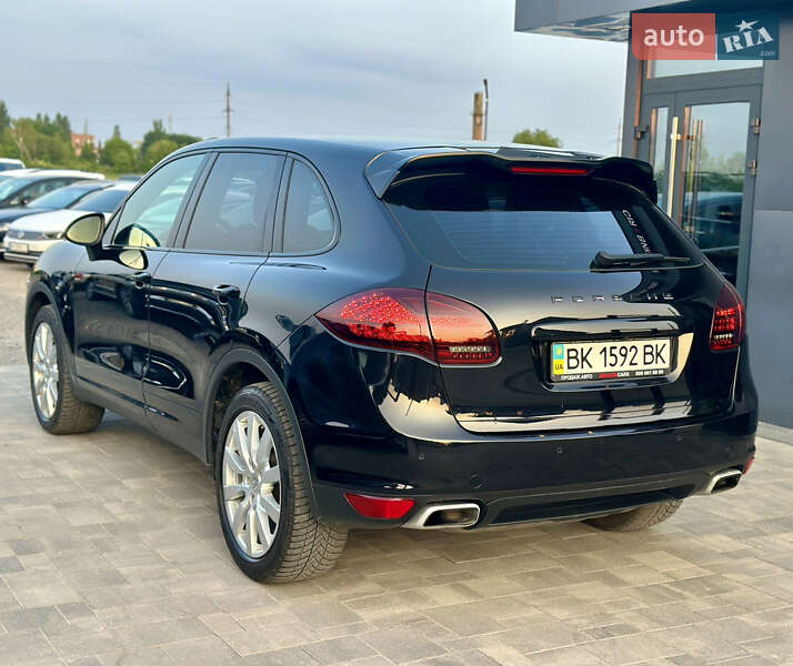 Внедорожник / Кроссовер Porsche Cayenne 2011 в Ровно
