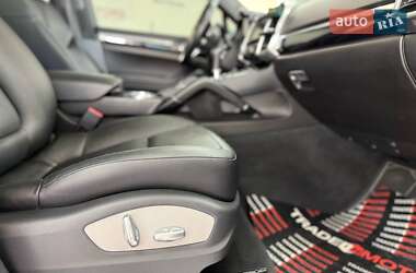 Внедорожник / Кроссовер Porsche Cayenne 2015 в 