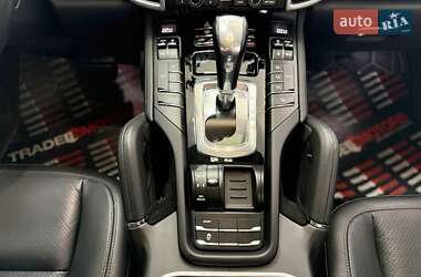 Внедорожник / Кроссовер Porsche Cayenne 2015 в 