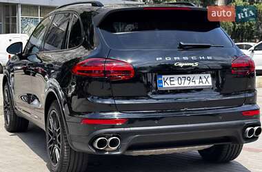 Внедорожник / Кроссовер Porsche Cayenne 2017 в 