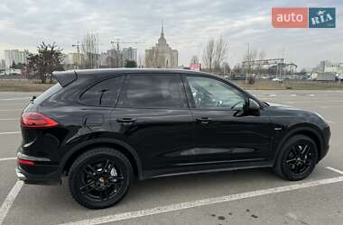 Внедорожник / Кроссовер Porsche Cayenne 2016 в 