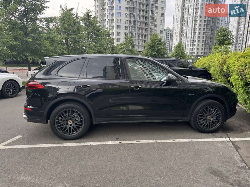 Позашляховик / Кросовер Porsche Cayenne 2016 в Києві