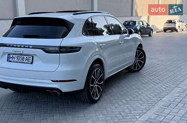 Внедорожник / Кроссовер Porsche Cayenne 2020 в 