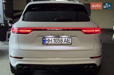 Внедорожник / Кроссовер Porsche Cayenne 2020 в 