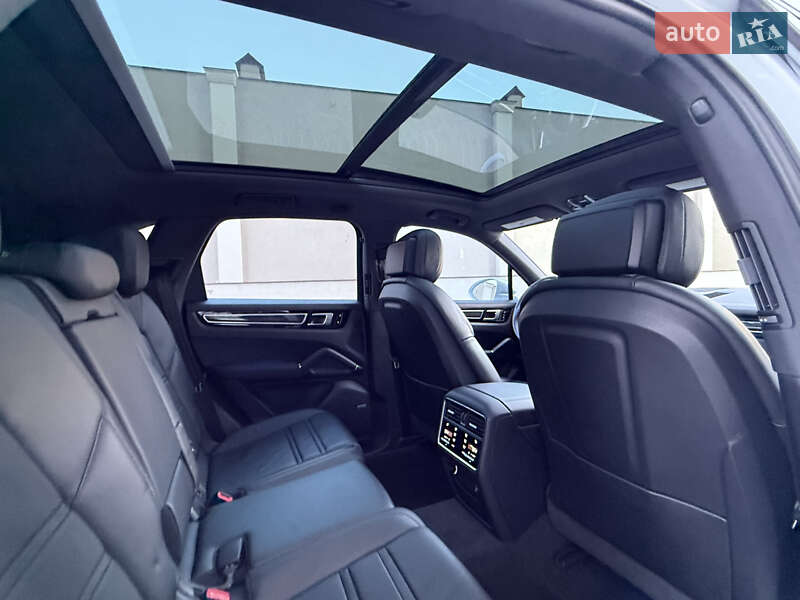 Внедорожник / Кроссовер Porsche Cayenne 2019 в Одессе