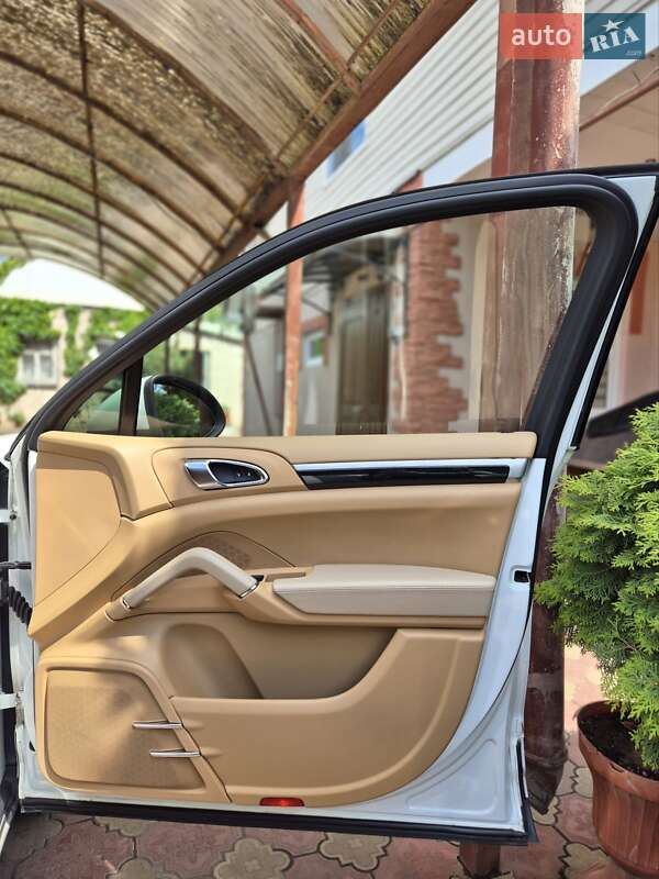 Позашляховик / Кросовер Porsche Cayenne 2013 в Запоріжжі
