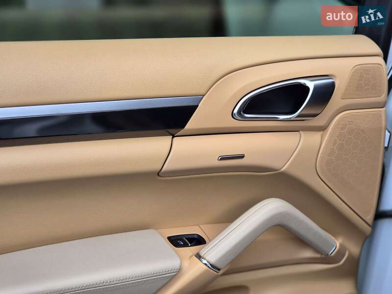 Позашляховик / Кросовер Porsche Cayenne 2013 в Запоріжжі