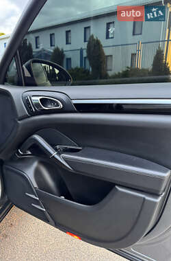Внедорожник / Кроссовер Porsche Cayenne 2015 в 