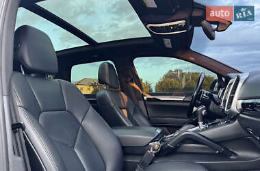 Внедорожник / Кроссовер Porsche Cayenne 2015 в 