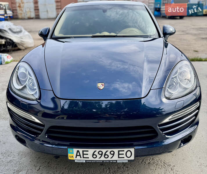 Внедорожник / Кроссовер Porsche Cayenne 2012 в 