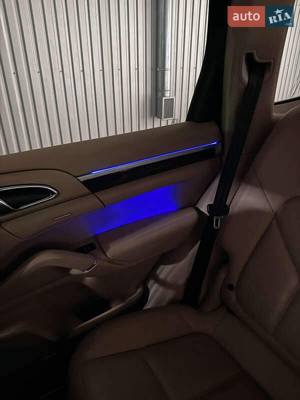 Внедорожник / Кроссовер Porsche Cayenne 2012 в Днепре