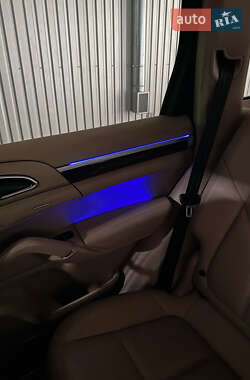 Внедорожник / Кроссовер Porsche Cayenne 2012 в 