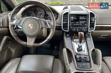 Позашляховик / Кросовер Porsche Cayenne 2013 в 