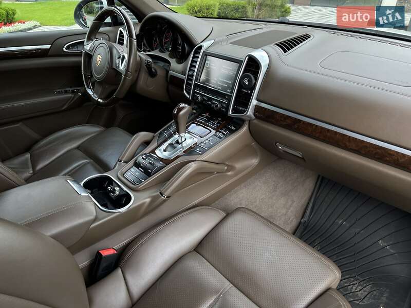Внедорожник / Кроссовер Porsche Cayenne 2013 в Ужгороде