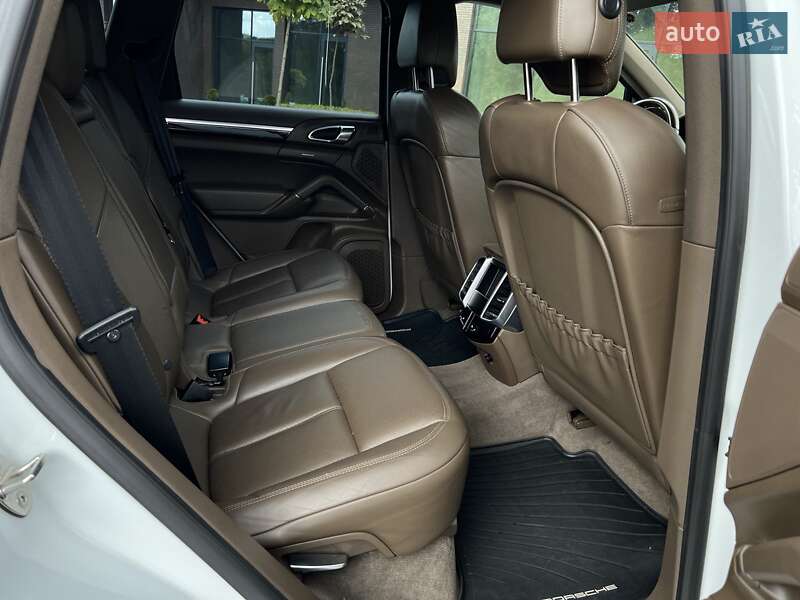 Внедорожник / Кроссовер Porsche Cayenne 2013 в Ужгороде