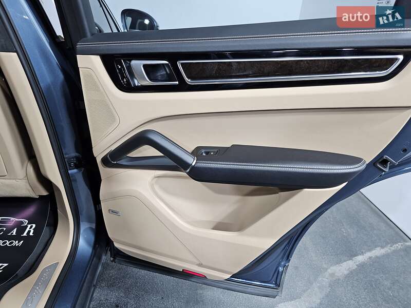 Внедорожник / Кроссовер Porsche Cayenne 2018 в Киеве фото 17 Внедорожник / Кроссовер Porsche Cayenne 2018 в Киеве