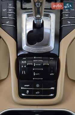 Позашляховик / Кросовер Porsche Cayenne 2013 в 