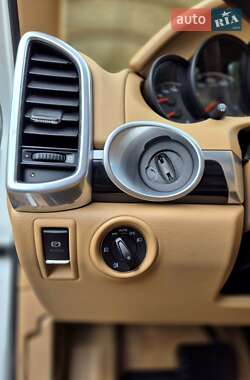 Позашляховик / Кросовер Porsche Cayenne 2013 в 