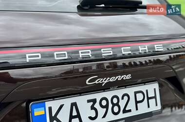 Внедорожник / Кроссовер Porsche Cayenne 2018 в 