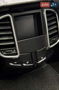 Внедорожник / Кроссовер Porsche Cayenne 2011 в 
