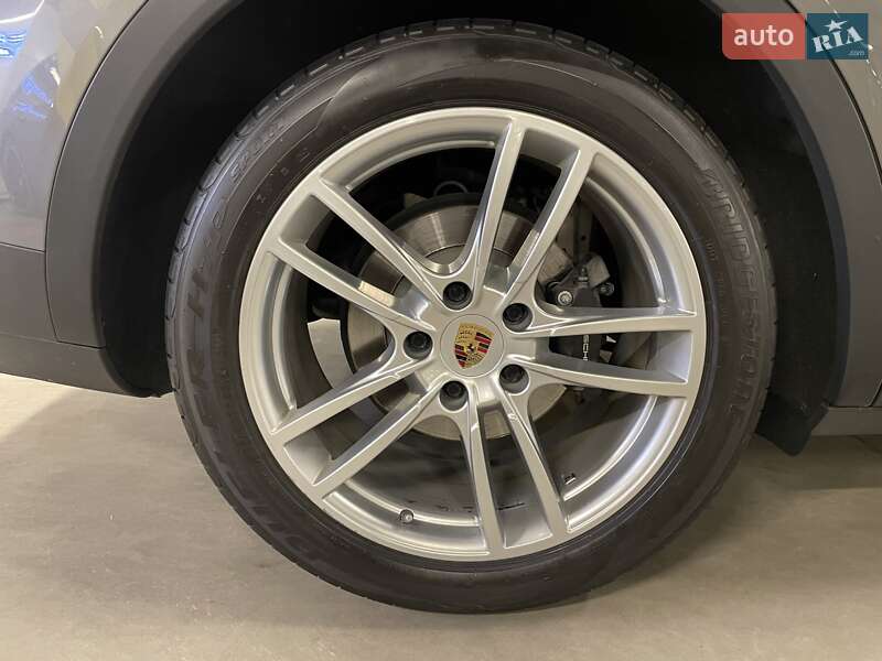 Внедорожник / Кроссовер Porsche Cayenne 2019 в Киеве