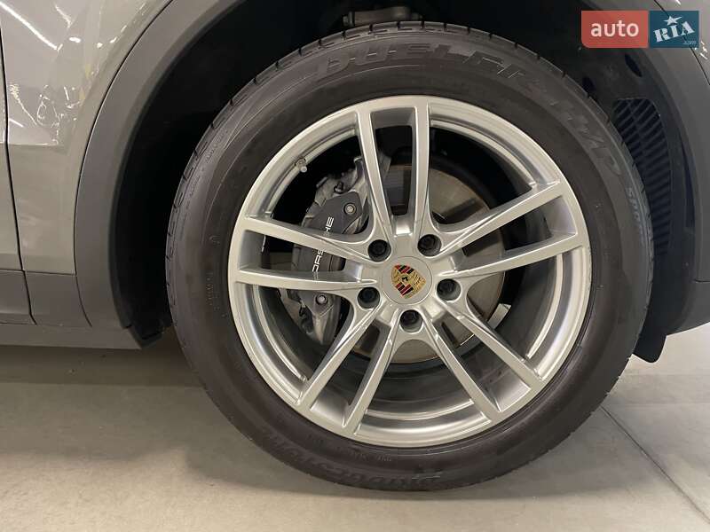 Внедорожник / Кроссовер Porsche Cayenne 2019 в Киеве