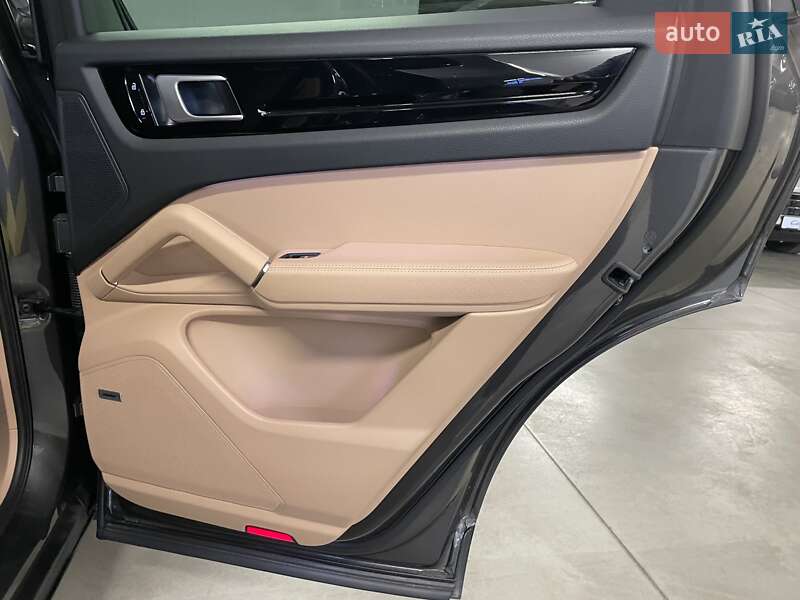 Внедорожник / Кроссовер Porsche Cayenne 2019 в Киеве