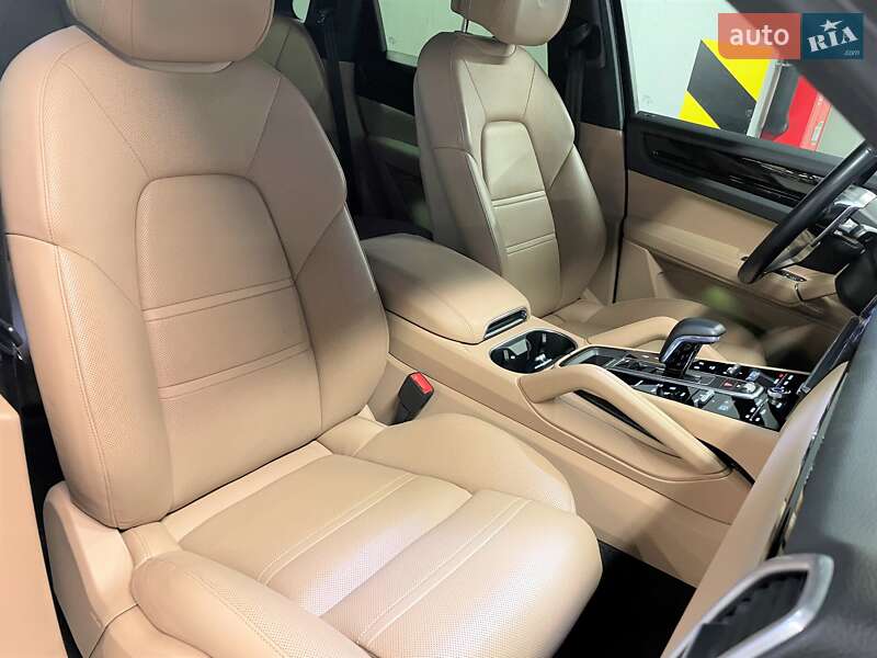 Внедорожник / Кроссовер Porsche Cayenne 2019 в Киеве