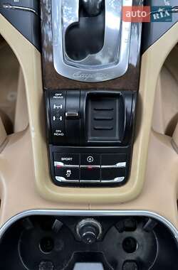 Внедорожник / Кроссовер Porsche Cayenne 2014 в 