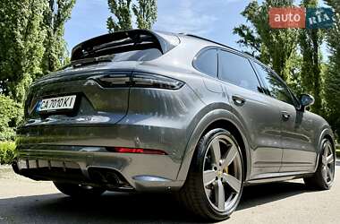 Позашляховик / Кросовер Porsche Cayenne 2022 в 