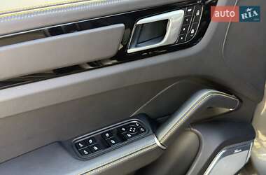 Позашляховик / Кросовер Porsche Cayenne 2022 в 