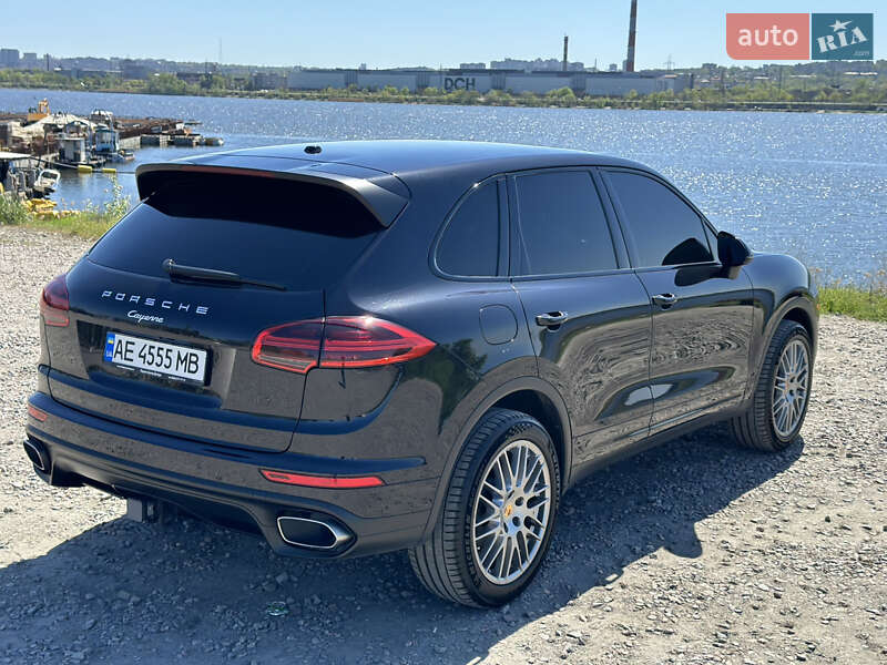Внедорожник / Кроссовер Porsche Cayenne 2016 в 
