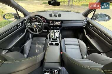Позашляховик / Кросовер Porsche Cayenne 2022 в 