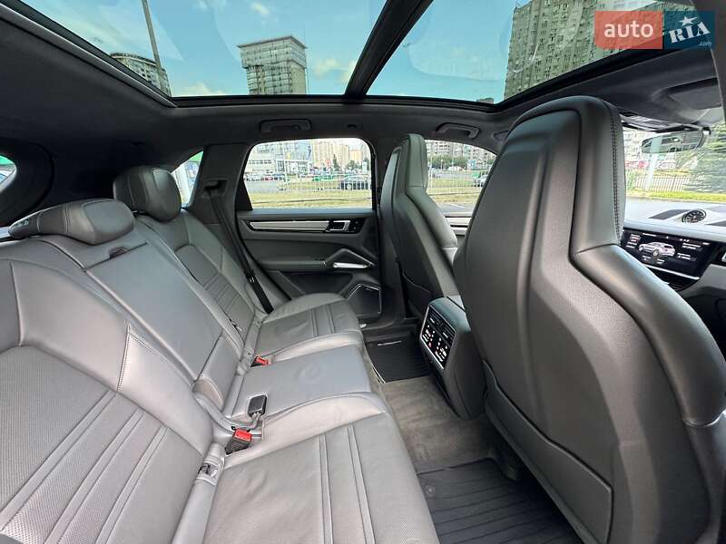 Внедорожник / Кроссовер Porsche Cayenne 2019 в Киеве