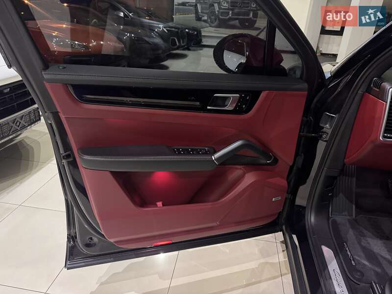 Внедорожник / Кроссовер Porsche Cayenne 2019 в Одессе