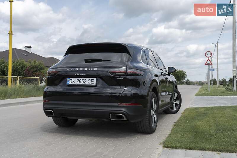 Внедорожник / Кроссовер Porsche Cayenne 2018 в Ровно