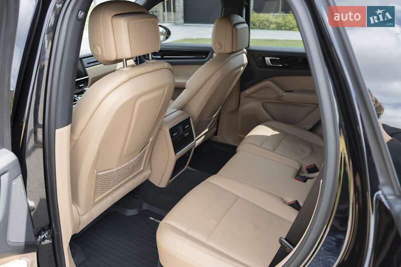 Внедорожник / Кроссовер Porsche Cayenne 2018 в Ровно