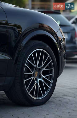 Позашляховик / Кросовер Porsche Cayenne 2022 в 