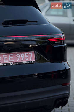 Позашляховик / Кросовер Porsche Cayenne 2022 в 