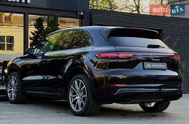 Внедорожник / Кроссовер Porsche Cayenne 2021 в 