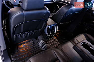 Внедорожник / Кроссовер Porsche Cayenne 2011 в 