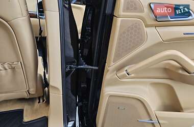 Внедорожник / Кроссовер Porsche Cayenne 2011 в 