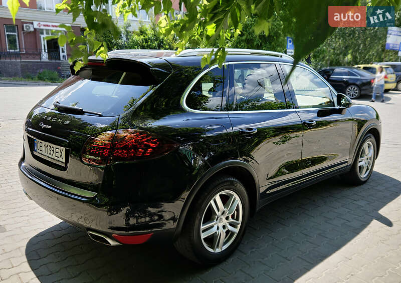 Позашляховик / Кросовер Porsche Cayenne 2011 в Чернівцях