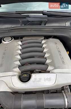 Внедорожник / Кроссовер Porsche Cayenne 2006 в 