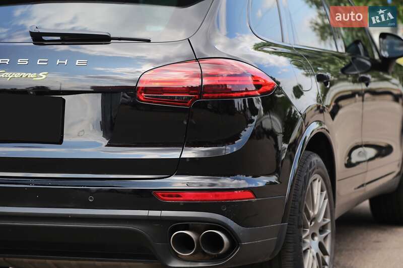 Внедорожник / Кроссовер Porsche Cayenne 2016 в Киеве