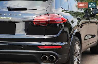 Внедорожник / Кроссовер Porsche Cayenne 2016 в 
