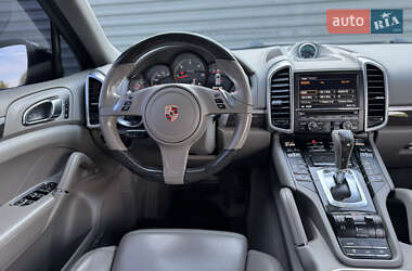 Внедорожник / Кроссовер Porsche Cayenne 2012 в 