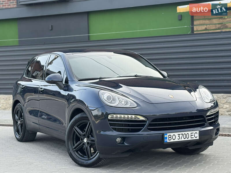 Внедорожник / Кроссовер Porsche Cayenne 2012 в 
