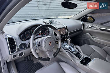 Внедорожник / Кроссовер Porsche Cayenne 2012 в 